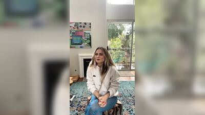 A Jojo Levesque deixou os seios à mostra