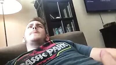 Ale seksowny chłopak! Inny sposób na masturbację