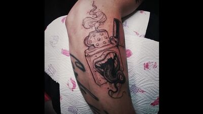 Tatouage « briquet »