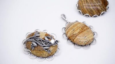 Broche de lagarto «A Senhora da Montanha de Cobre» (grande) Pingente de jaspe arenoso Prateado a 12 mk 714 Coisas Boas