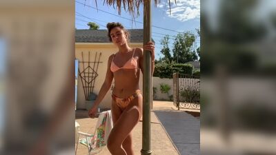 Sommer Ray en string et bikini