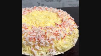 Salada de frango com ananás (os ingredientes estão indicados na descrição do vídeo)