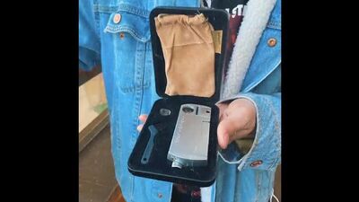 Металева трубка — запальничка «Solo pipe». — У комплекті з аксесуарами для чищення та футляром. — Можна заправляти газом і