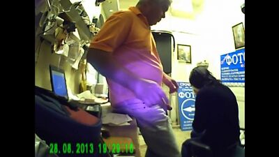 Ich habe meinem Chef einen geblasen (russischer Amateur-Porno)