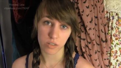 Princesse Leia [HD 720, fellation, POV] [La baby-sitter joue à cache-cache et suce]