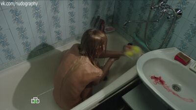 Ekaterina Kuznetsova nue dans la série « De l'eau pure à la source » (2014, Yuri Popovich) - Épisode 4