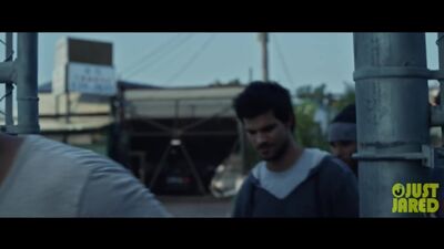 Taylor Lautner e Marie Avgeropoulos - "Tracers": Excerto no Shipyard