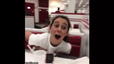 Öffentlicher Nacktauftritt im Restaurant, Zusammenstellung