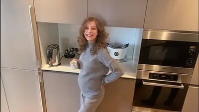 LIZA ARZAMASOVA est enceinte