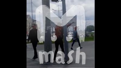 Um sem-abrigo dança dubstep nas ruas de Tyumen