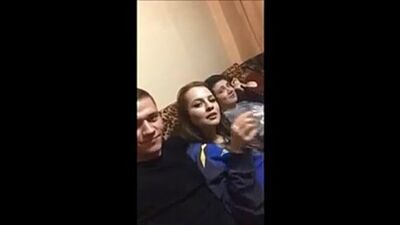 „Na imprezie nie będzie seksu” – zerżnąłem nawaloną dziwkę. Piękna laska na pieska. Rosyjskie domowe porno