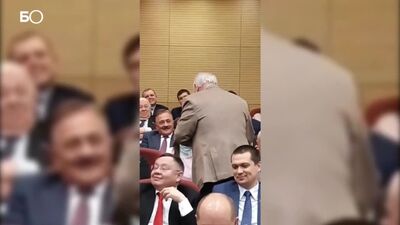 Чиновниці з Татарстану хлопець подарував на 8 березня Porsche, але вона не знає, що з ним робити