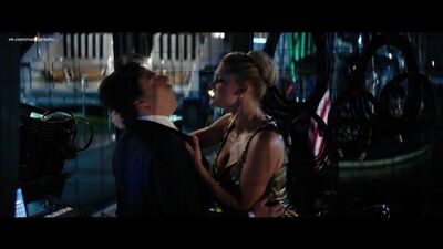 A sensual Kelly Rohrbach e outras atrizes no filme «Baywatch» (2017, Seth Gordon) 1080p