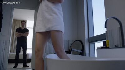 Стефани Корнелиуссен 2016 жылғы «Мистер Робот» телехикаясының 2-маусымының 2-эпизодында (s02e02) жалаңаш күйде көрінеді (1080)