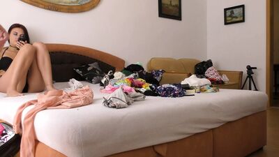 La festa senza reggiseno più sexy con le quattro ragazze più sexy