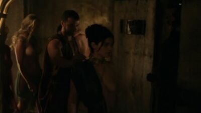 Lucy Lawless nue dans la série Spartacus 3