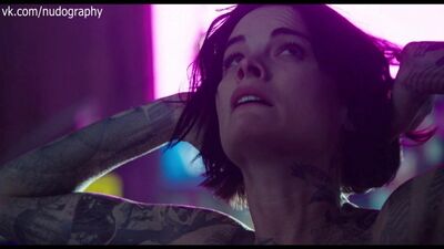 Jaimie Alexander nua na série «Blindspot» (2015) - 1.ª temporada / 1.º episódio (s01e01)