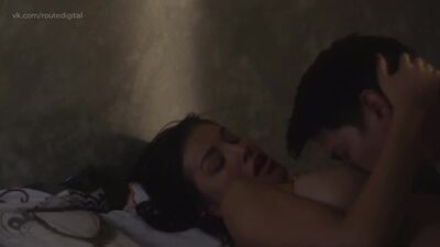 Наталі Харт оголена — «Сіфайо» (2016) Дивитися онлайн / Наталі Харт