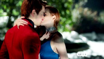 Riverdale, temporada 1, episodio 9 (tráiler) [subtítulos en ruso]