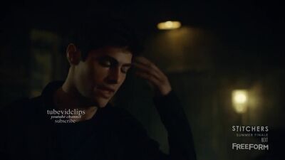 Shadowhunters 2x20: il bacio tra Magnus e Alec, il loro ritorno insieme, la scena Malec – Finale della seconda stagione, episodio 20