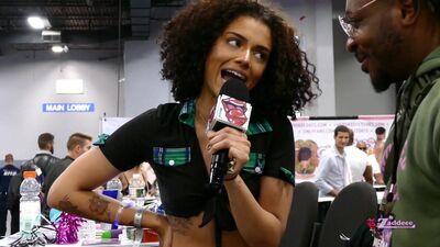 Exxxotica, виставка в Нью-Йорку 2019: надзвичайно сексуальна Арі