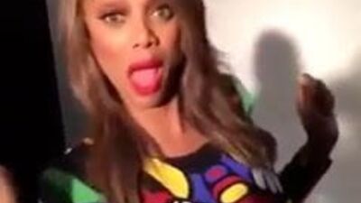 Tyra Banks mueve el trasero