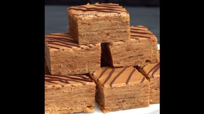 BOLO DE MEL NA FRIGIDEIRA