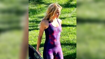 Kate Hudson, fotos tiradas durante uma sessão fotográfica com ioga