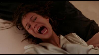 Rhona Mitra, Kim Dickens, Elisabeth Shue nago – „Niewidzialny człowiek” (2000) HD 1080p