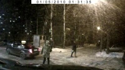In Kirow rächte sich ein Taxifahrer an einem Fahrgast, weil dieser gegen sein Auto getreten hatte