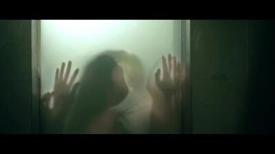 Lorenza Izzo, Ana de Armas nua - Knock Knock (2015) Ver online