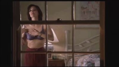 Laura Harring en «La pequeña Nicky»