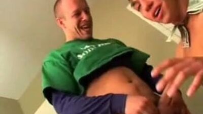 Rod Barry sufoca a twink com o seu grande pénis