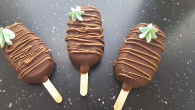 Dolcetto alla panna montata a forma di ghiacciolo