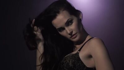 Niece Waidhofer – Jeszcze więcej seksownej urody