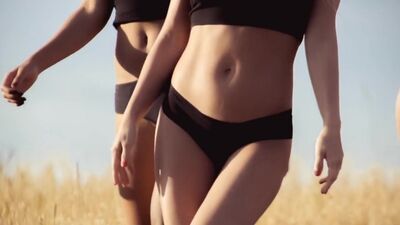 Vidéo de twerk « WIGGLE » par l'équipe FRAULES (sur la chanson « Wiggle » de Jason Derulo)Фитоняшки