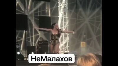 П'яна Ольга Бузова зірвала концерт у Волгограді