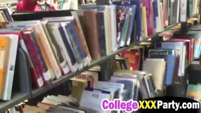 Fiz sexo na biblioteca e gravei com o telemóvel