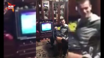 Una donna di Kursk ha prenotato uno spettacolo di striptease per suo fratello, che si è tenuto alla presenza dei bambini