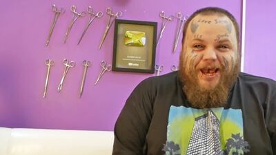 [BOMBER SHOW] TATUAGENS NOS MAMILOS: A TENDÊNCIA DE 2019? Tatuagem nos seios