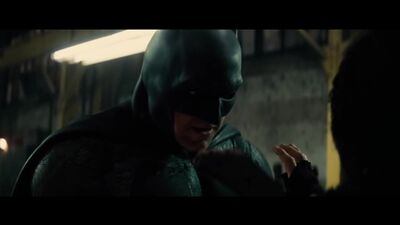 Scène de la bataille dans l'entrepôt dans « Batman v Superman : L'Aube de la justice » (Édition ultime)