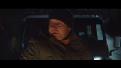 Sergei Burunov, dans le rôle de Vitya, sauve ses amis dans la forêt du Nouvel An