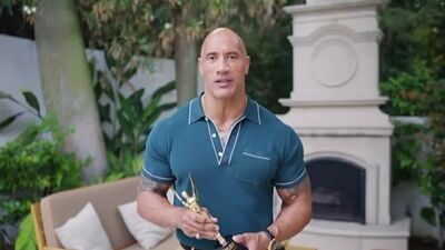 Dwayne Johnson recibió un premio por la serie «Young Rock»