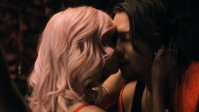 Katherine Mcnamara. Natalie Martinez ... - Stand - s1e05