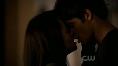 Les Chroniques de Vampire - 2.14 - Le premier baiser de Jérémie et Bonnie (Doublage par Kubik v Kub)