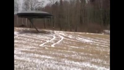 Lądowanie UFO oraz chodzący kosmita i humanoid w Rumunii. Fałszywe nagranie czy prawdziwe wideo? 04.01.2018