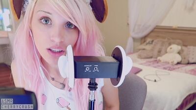 ASMR Cherry Crush - ASMR ao vivo Palavras-gatilho Sussurros no ouvido Comer Tocar no ouvido
