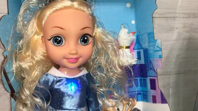 Muñecas de Elsa y Anna de «Frozen»