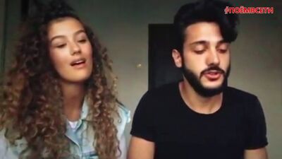 Mot und Egor Creed – Schlaf ein, mein Kleiner (Cover von Uljana Sinetskaja ft. Sam Vardanyan), wir singen alle mit, die hübsche junge Frau hat eine wunderschöne Stimme, einfach toll