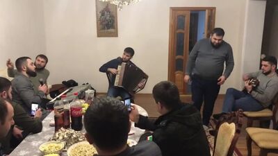 Checheno à guitarra «Terkatza suire» (Denis Satabaev, Ilyas Ayubov, Bilal Mezhev)